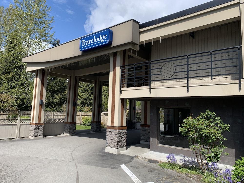 Travelodge By Wyndham Vancouver Lions Gate Exterior photo