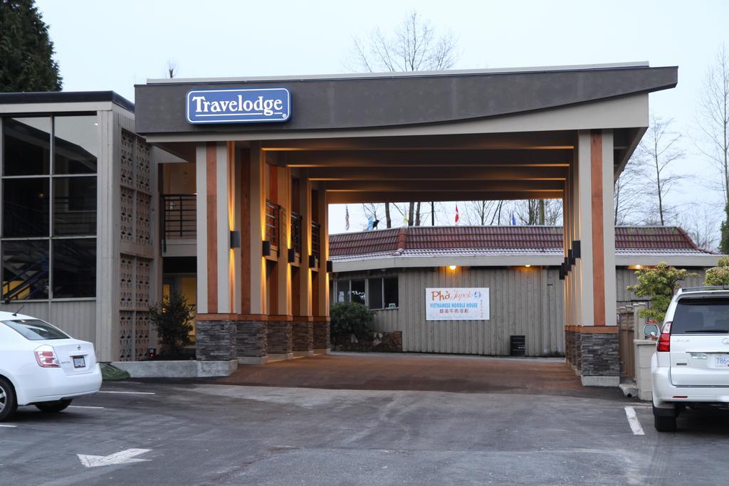 Travelodge By Wyndham Vancouver Lions Gate Exterior photo